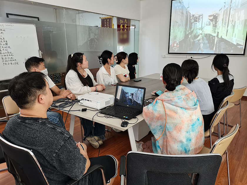 蘇州世麥德電子有限公司員工觀看九三閱兵，弘揚愛國主義精神